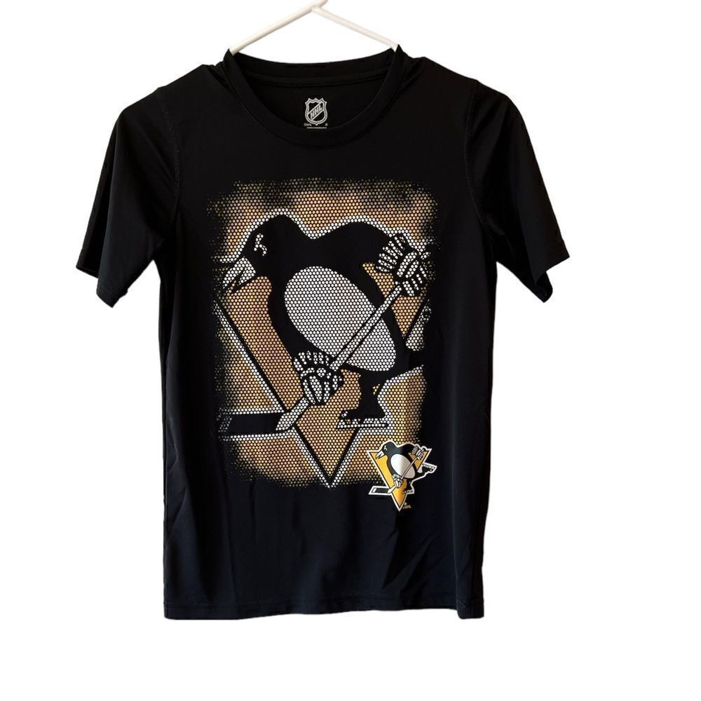 NHL Pittsburgh Penquins size medium (10/12) youth boys black shirt.